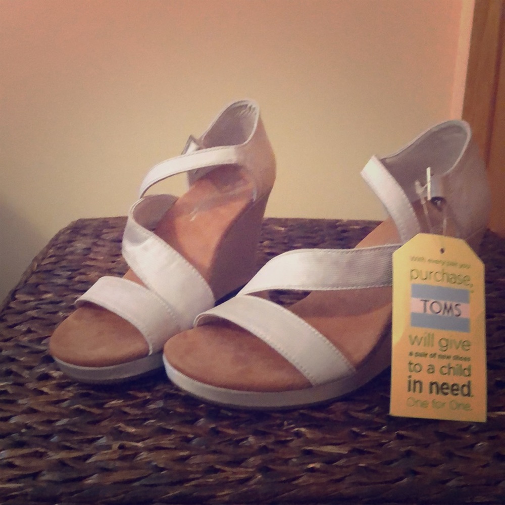 Women’s Toms wedge sandals
